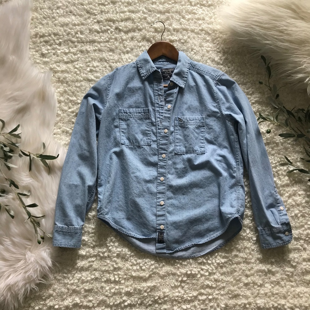 Abercrombie XS Chambray Long Sleeve Button-Up
